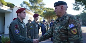 Περιοδεία Αρχηγού ΓΕΕΘΑ για ευχές ενόψει εορτών/ Twitter