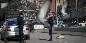 Αστυνομικοί σε δρόμο της Σερβίας 