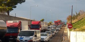 Σε πλήρη εξέλιξη τα έργα αποκατάστασης στην Αθηνών-Κορίνθου μετά την κατολίσθηση 