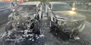 Φωτιά κατέστρεψε τα αυτοκίνητα που νοίκιασαν για τον Μπάιντεν.