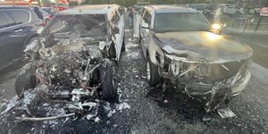 Φωτιά κατέστρεψε τα αυτοκίνητα που νοίκιασαν για τον Μπάιντεν.