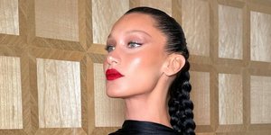 γυναίκα με κόκκινο κραγιόν