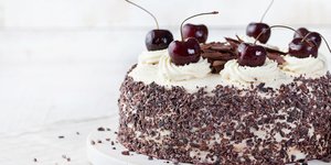Λαχταριστή τούρτα Black Forest με αγριοκέρασο