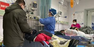 Ασθενείς με Covid-19 σε νοσοκομείο της επαρχίας Χεμπέι της Κίνας