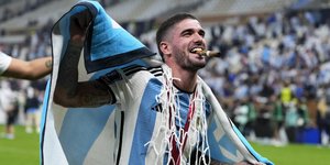 Ο Ροντρίγκο Ντε Πολ πανηγυρίζει την κατάκτηση του Μουντιάλ από την Αργεντινή