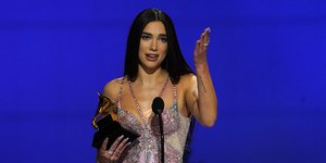 Η τραγουδίστρια Dua Lipa