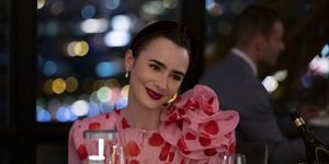 Η Lily Collins ως Emily στο Emily in Paris