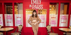 H Lily Collins στην πρεμιέρα του Emily in Paris
