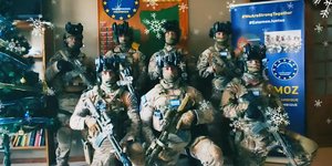 Ένοπλες... ευχές Χριστουγέννων: Το βίντεο του ΓΕΕΘΑ με προσωπικό των Ενόπλων Δυνάμεων