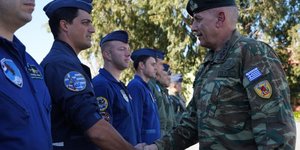 Επισκέψεις Αρχηγού ΓΕΕΘΑ σε μονάδες των ΕΔ για ανταλλαγή ευχών για τα Χριστούγεννα και την Πρωτοχρονιά/ Twitter