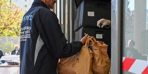 Γεύματα αγάπης από τον Δήμο Αθηναίων 