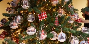 Το χριστουγεννιάτικο δέντρο του υπουργείου Μετανάστευσης