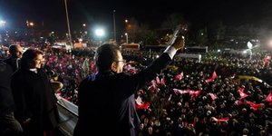 Ιμάμογλου: Οργή κατά Ερντογάν από πλήθος κόσμου στην Κωνσταντινούπολη