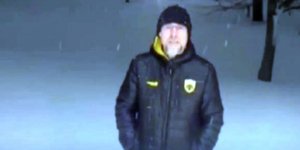 Ομογενής στις ΗΠΑ βγήκε στην ελληνική τηλεόραση εν μέσω βαρυχειμωνιάς στις ΗΠΑ με μπουφάν ΑΕΚ