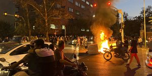 Οι καταδίκες στο Ιράν έρχονται εν μέσω αντικυβερνητικών διαδηλώσεων και της βίαιης καταστολής τους
