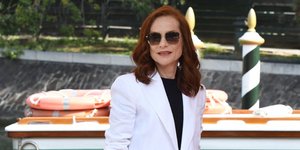 η Ιζαμπέλ Ιπέρ με τζιν