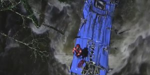 Τραγωδία στην Ισπανία: Λεωφορείο έπεσε σε ποτάμι -Τέσσερις νεκροί και τρεις αγνοούμενοι