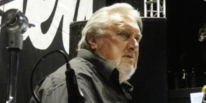 Ο ντράμερ των Stranglers, Τζετ Μπλακ