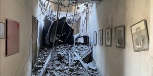 Το διοικητικό κέντρο της Χερσώνας μετά τους χθεσινούς ρωσικούς βομβαρδισμούς/ Twitter