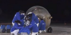 Φωτογραφία από την επιστροφή των τριών αστροναυτών 