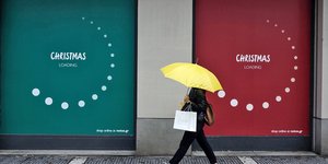 Μέτρα στήριξης: εικόνα από πάγκο μικροπωλητών στην Πάτρα