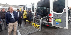 O Κώστας Αχ. Καραμανλής στο αμαξοστάσιο του ΟΑΣΘ στη Θεσσαλονίκη