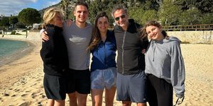 Στην παραλία με την οικογένειά του ο πρωθυπουργός, Κυριάκος Μητσοτάκης