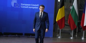 Ο Εμανουέλ Μακρόν προσερχόμενος στη Σύνοδο Κορυφής της ΕΕ/ AP Photos