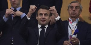 Ο πρόεδρος της FIFA και ο Εμμανουέλ Μακρόν στο Κατάρ