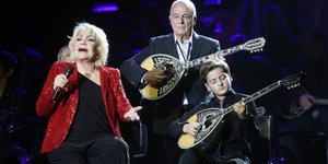 Η Μαρινέλλα πάνω στην σκηνή του Christmas Theater