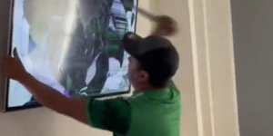 Μεξικανός μαχαιρώνει την τηλεόραση για τον αποκλεισμό από το Μουντιάλ 2022