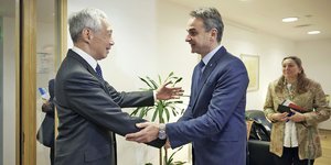  O Kυριάκος Μητσοτάκης με τον πρωθυπουργό της Σιγκαπούρης