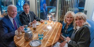 Υποδοχή έκπληξη των Μπάιντεν στους Μακρόν, βγήκαν για παγωτό