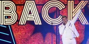 Ο Νικ Κάρτερ τραγουδά σε συναυλία των Backstreet Boys