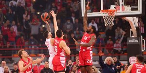 Έκτη ήττα στη Euroleague 2022-23 για τον Ολυμπιακό, από τον Ερυθρό Αστέρα στο ΣΕΦ