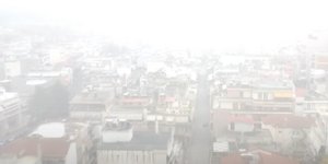 Πυκνή ομίχλη πάνω από την πόλη της Λαμίας