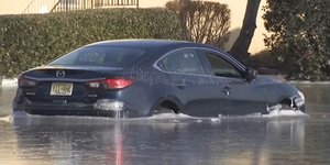Πάρκινγκ μετατράπηκε σε παγωμένη λίμνη