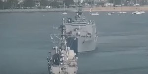 Δύο πλοία του Πολεμικού Ναυτικού των ΗΠΑ παραλίγο να συγκρουστούν