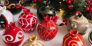 Κεραμικά χειροποίητα ρόδια με παραστάσεις και σχήματα εμπνευσμένα από τα αρχαία ελληνικά αγγεία