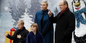 Ο πρίγκιπας Αλβέρτος του Μονακό με την οικογένειά του