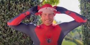 Ο πρίγκιπας Χάρι ως Spider-Man 