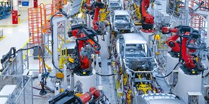 H Tesla ετοιμάζει απολύσεις