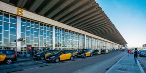 Επείγουσα προσγείωση αεροπλάνου στη Βαρκελώνη