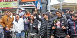 Συγκέντρωση Ρομά έξω από τα δικαστήρια στη Θεσσαλονίκη 