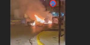 Πυροβολισμός 16χρονου Ρομά: Ξέσπασαν επεισόδια στο Μικρό Σχιστό -Φωτιές σε λάστιχα και κάδους
