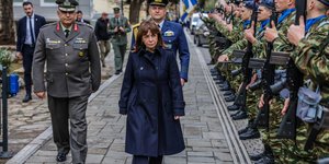 Η ΠτΔ Κατερίνα Σακελλαροπούλου στις εκδηλώσεις για την 79η επέτειο Μνήμης του Ολοκαυτώματος στα Καλάβρυτα