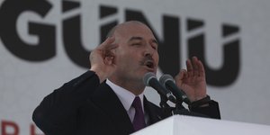 Ο Σουλεϊμάν Σοϊλού σε ομιλία του