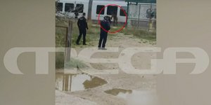 Προστιακός: Βίντεο από τη σύλληψη του άνδρα που απειλούσε με ψεύτικο όπλο επιβάτες και οδηγό