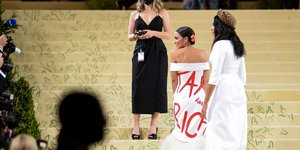 Το φόρεμα Tax the Rich της Κορτέζ