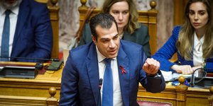 Ο υπουργός Υγείας Θάνος Πλέυρης στη Βουλή